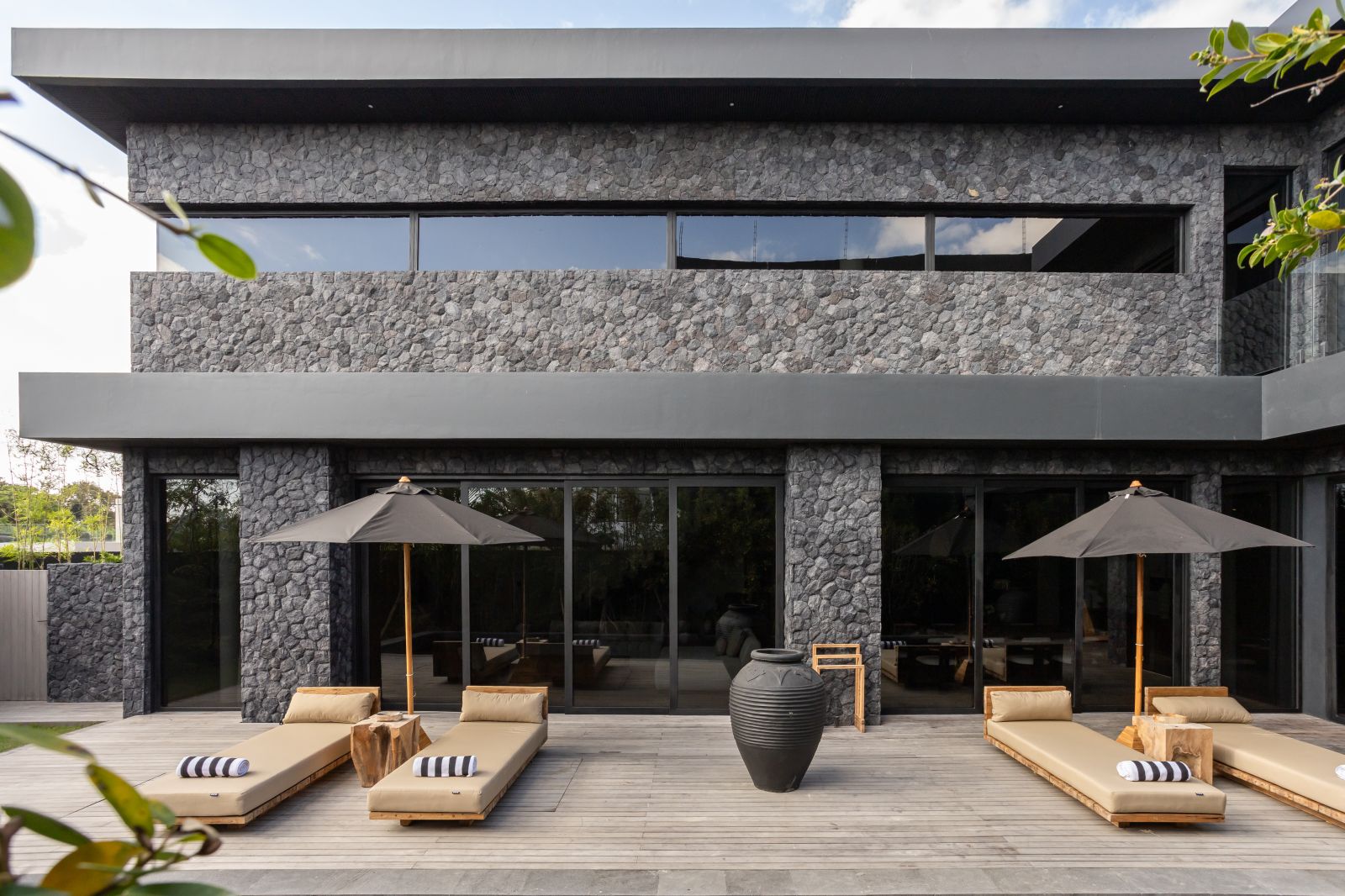 CONSCIOUS AND EARTHY HOME